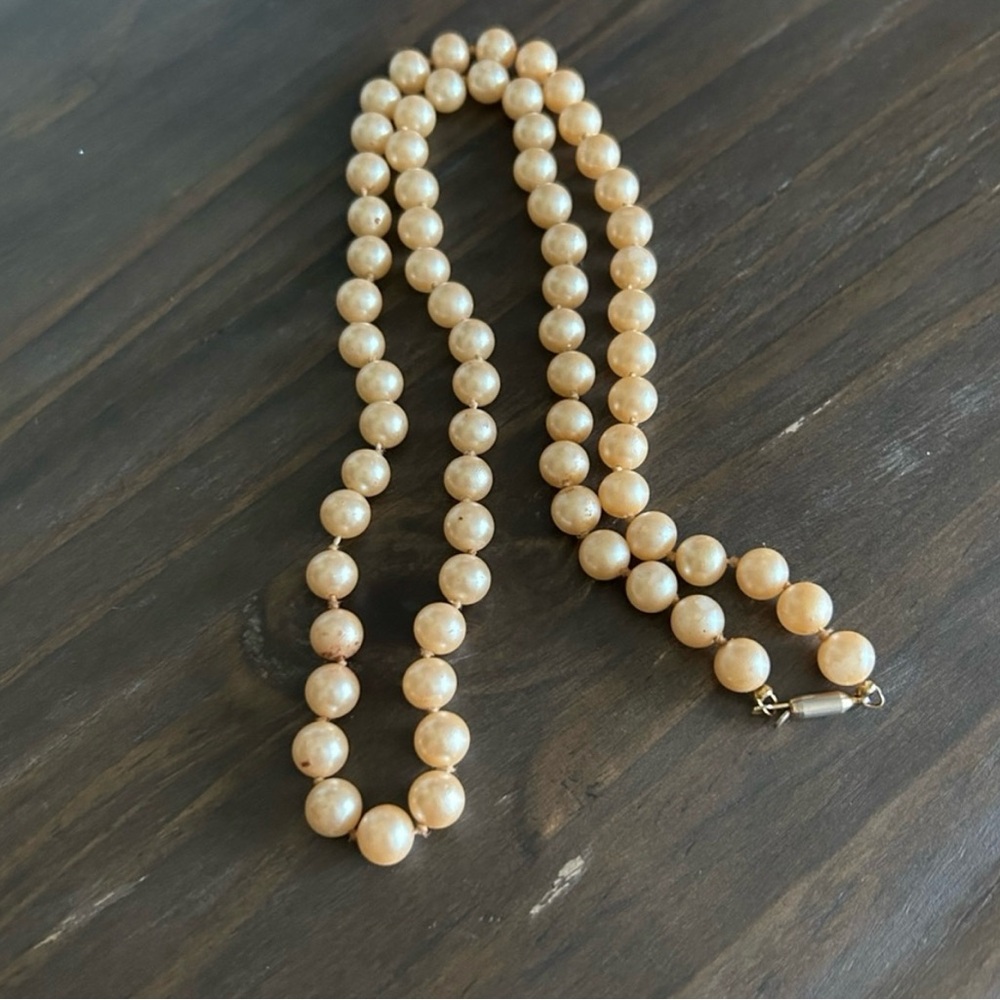 Elegant Cream Pearl Necklace